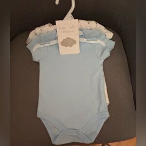 Baby onesies 3 to 6 months - 2 in the set